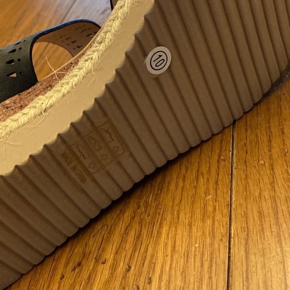 Good choice sandals.  Lupe black size 10 - Picture 5 of 5